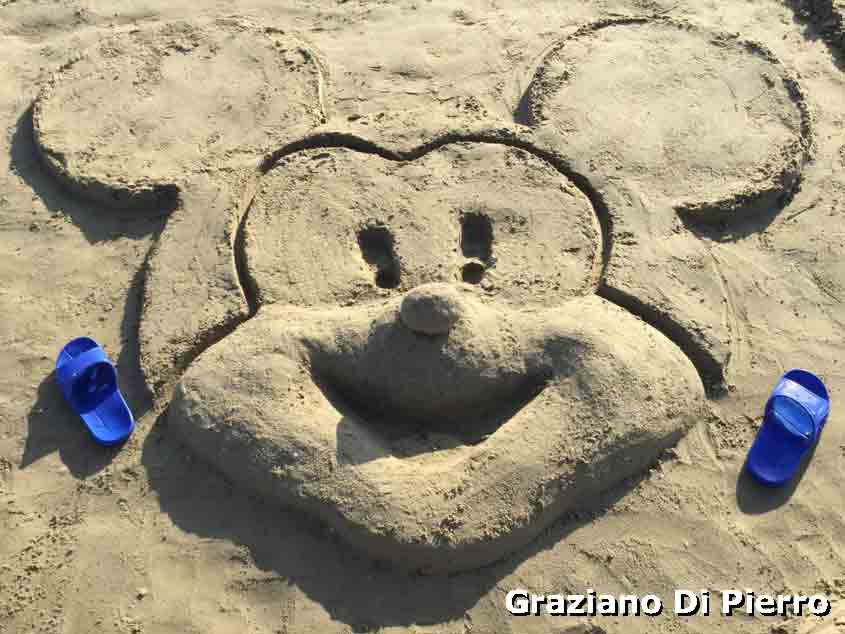 Topolino in sabbia a Riccione; pomeriggio